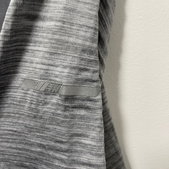 NWT Men's 1/4 Zip running Pullover - Picture 5 of 8